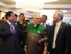 Prabowo Subianto Shares a Warm Moment with Timor Leste President Ramos Horta at IISS Shangri-La Forum