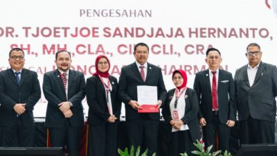 Dr. Tjoetjoe Sandjaja Hernanto Ditetapkan Sebagai Ketua Kehormatan Kongres IV KAI di Solo