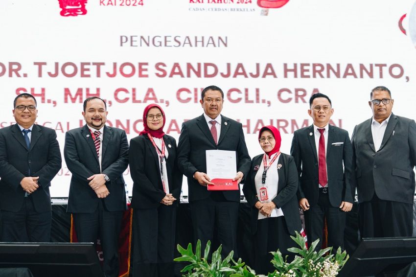 Dr. Tjoetjoe Sandjaja Hernanto Ditetapkan Sebagai Ketua Kehormatan Kongres IV KAI di Solo