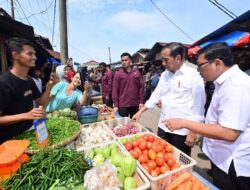 Presiden Jokowi Tinjau Pasar Senggol Dumai, Menyatakan Harga Sembako Tetap Stabil