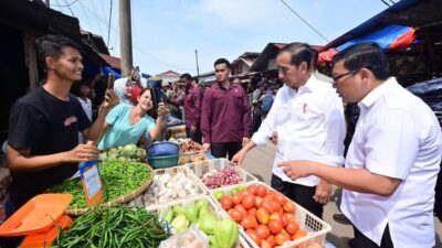 Presiden Jokowi Tinjau Pasar Senggol Dumai, Menyatakan Harga Sembako Tetap Stabil