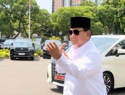 Prabowo Subianto, Post-Leg Surgery, Takes a Light Jog and Demonstrates Silat Pose at the Presidential Palace to Stay Fit