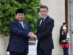 Prabowo Subianto Received Warm Welcome from Macron at the Élysée Palace with Honor Guard