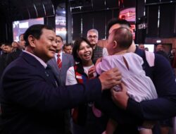 Prabowo Subianto Bertemu dengan Greysia Polii dan Keluarga di Paris