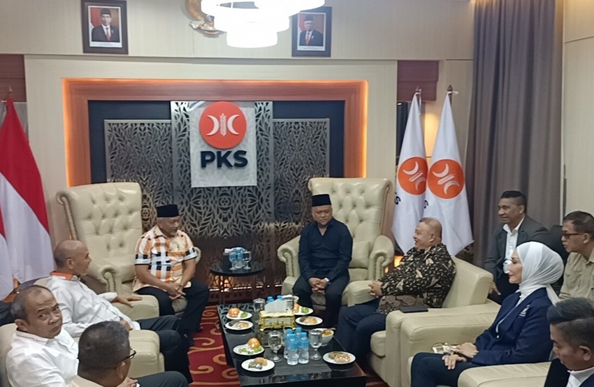 Ilham Habibie Bersama Hermawi Taslim Berjumpa dengan Ahmad Syaikhu di Kantor PKS