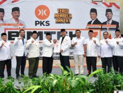 PKS President Hands Over Decree for West Sumatra Governor and Deputy Governor Candidates for 2024 Regional Elections.