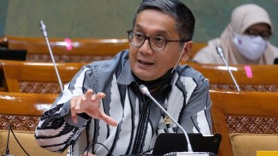 Tertawa Putra Nababan tentang Isu Anies Baswedan-Ono Surono dalam Pilgub Jabar.