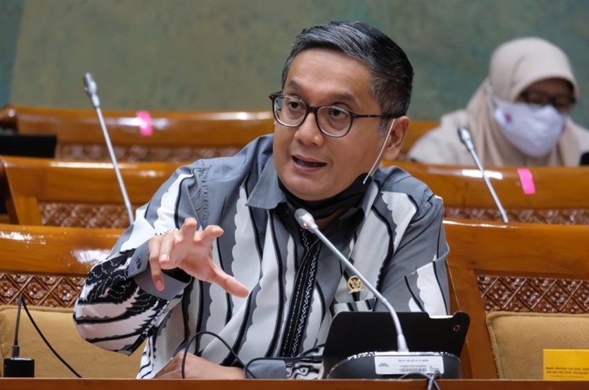 Tertawa Putra Nababan tentang Isu Anies Baswedan-Ono Surono dalam Pilgub Jabar.