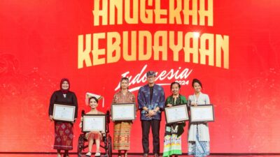 – Lima Pelopor Perubahan Budaya dalam Kategori Pembaruan
– Lima Tokoh Pembaru dalam Dunia Budaya
– Mengenal Lima Inovator dalam Mempengaruhi Budaya Baru
– Lima Motor Penggerak Budaya dengan Ide-Ide Segar
– Pembaruan Kategori Budaya: Mengenali Lima Pendobrak Baru