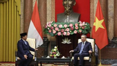 Prabowo Subianto Bertemu Presiden Vietnam di Hanoi untuk Bahas Kemitraan Strategis setelah Kunjungan ke IKN.