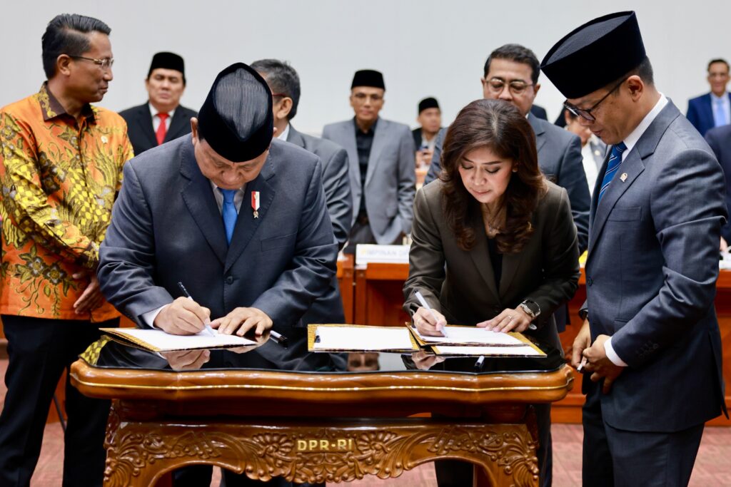 Prabowo Subianto Holds Final Session at the DPR with Attendance from All Factions and Offered Prayers