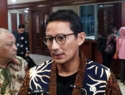 Sandiaga Uno Menyelesaikan Membersihkan Rumah Dinasnya