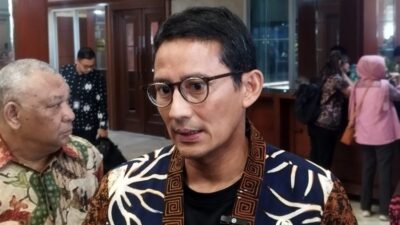 Sandiaga Uno Menyelesaikan Membersihkan Rumah Dinasnya