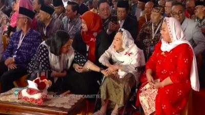 Sri Mulyani, JK, dan Sinta Nuriyah Menunggu Kedatangan Paus Fransiskus di Masjid Istiqlal