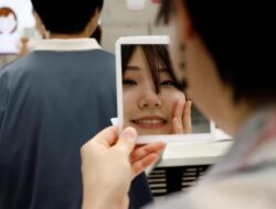 Fenomena Sekolah Senyum di Jepang: Senyuman sebagai Peluang Bisnis