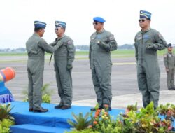 “Upacara Penerimaan Brevet Penerbangan Gubernur AAL, Danpupomal, dan KSAL”