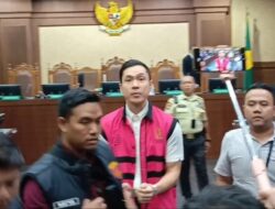 7 Fakta Menarik Seputar Rompi Tahanan Pink Harvey Moeis