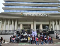 PERMAKIN Demo di Kejagung: Minta Kajati Papua Diperiksa & Bupati Jayapura Ditetapkan Tersangka