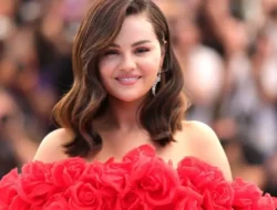 Selena Gomez Raih Woman of the Year Billboard Latin