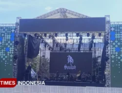 {Penampilan Kunto Aji dan Maliq & D’Essentials di Konser Mangkunegaran Solo}