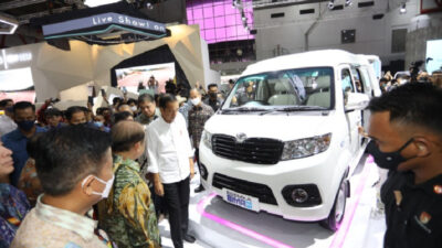 Jokowi Digugat Calon Pembeli Mobil Esemka: Berita Terbaru