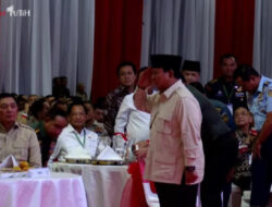 Prabowo Hormat Try Sutrisno sebelum Pidato kepada Purnawirawan TNI