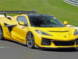Corvette Zora: Perbandingan Dengan ZR1 dalam Wujud Kamuflase