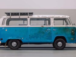 Restorasi VW Bus Klasik yang Selamat dari Kebakaran di California