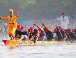 Mengenal Pacu Jalur: Balap Perahu Tradisional Riau yang Viral