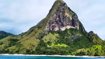 Pulau Mirip Jurassic World Rebirth di Indonesia