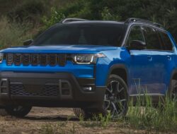 Review Jeep Cherokee 2026: Inovasi Baterai Kecil yang Efisien