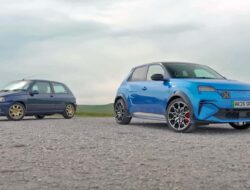 Hot Hatch EV vs Hatchback Terbaik: Perbandingan