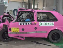 Uji Tabrak Modern: Volkswagen Golf Tua Berhasil Melewatinya