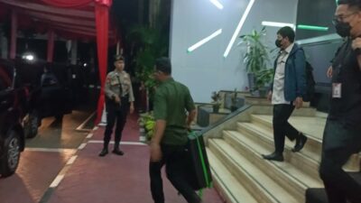 Penyidik KPK Bawa 3 Koper Selama Geledah Ditjen PHU Kementerian Agama