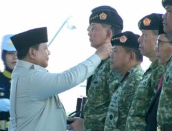 Sjafrie Sjamsoeddin & Ali Sadikin Terima Anugerah Jenderal Kehormatan Bintang 4