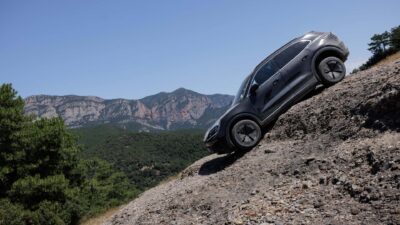 Porsche Cayenne EV: Prototipe Sukses Dengan Bantuan AI