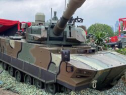 Tank Harimau Mewarnai Rangkaian HUT TNI di Monas