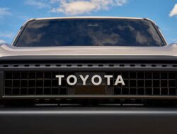 Toyota RAV4 dan Land Cruiser Akan Diluncurkan dalam Versi EV