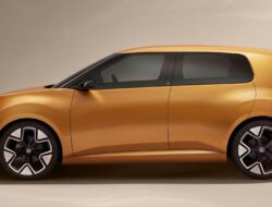 Bos Volkswagen Kritik Gagang Pintu Pop-Out: Pandangan Insider